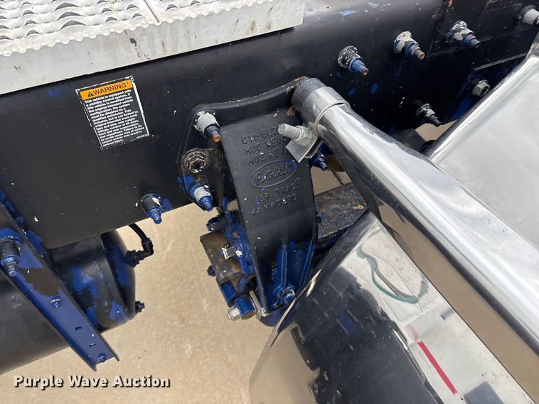 image for item FG0470 2016 Peterbilt 567 semi truck