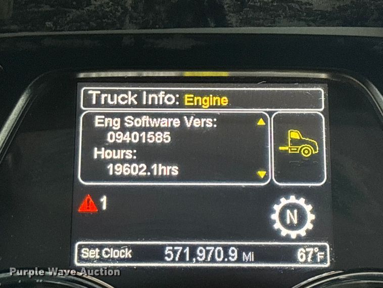 image for item FG0470 2016 Peterbilt 567 semi truck