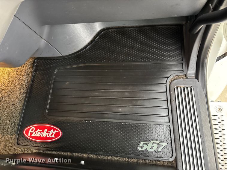 image for item FG0470 2016 Peterbilt 567 semi truck