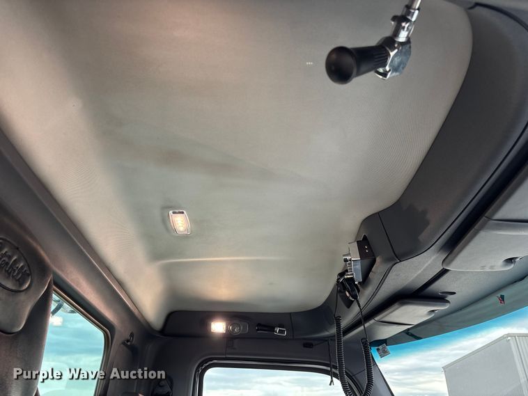 image for item FG0470 2016 Peterbilt 567 semi truck