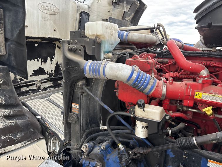image for item FG0470 2016 Peterbilt 567 semi truck