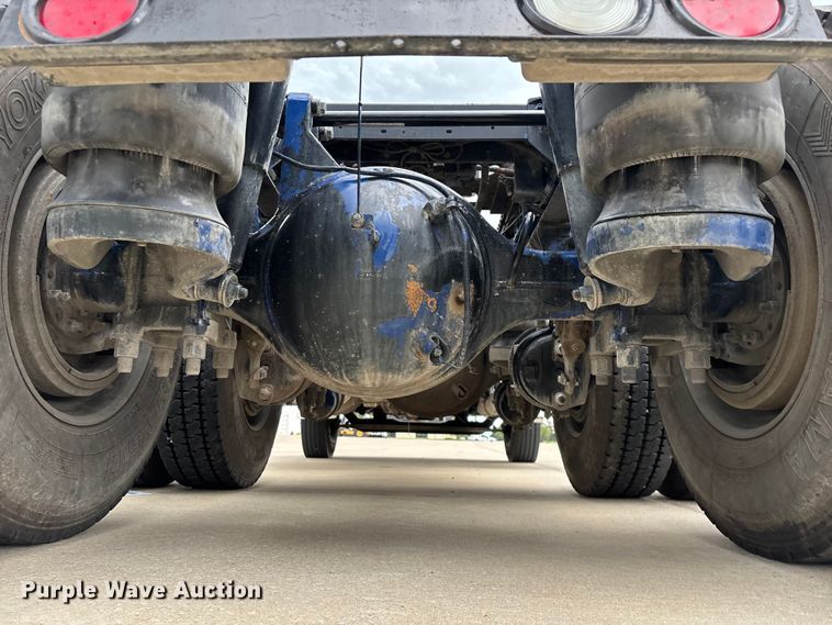 image for item FG0470 2016 Peterbilt 567 semi truck