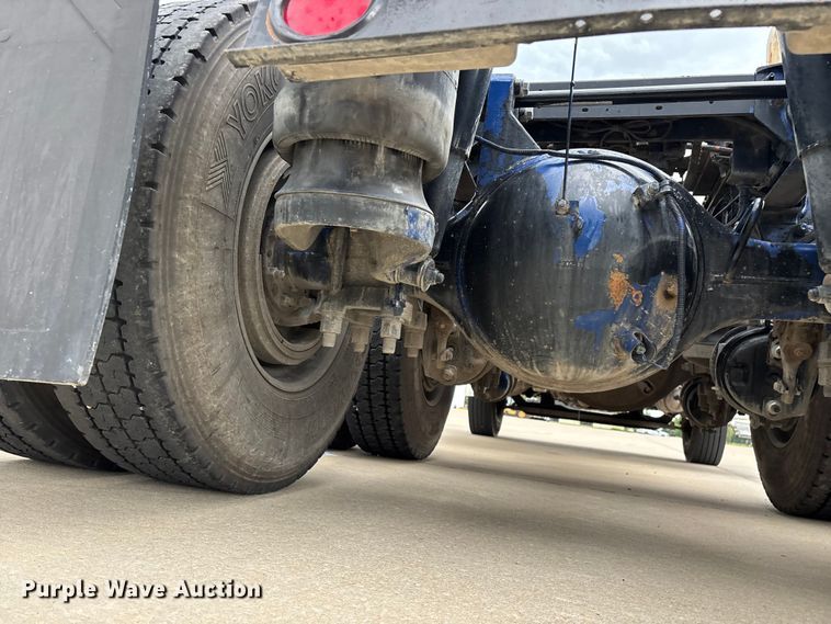 image for item FG0470 2016 Peterbilt 567 semi truck