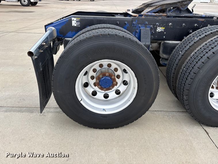 image for item FG0470 2016 Peterbilt 567 semi truck