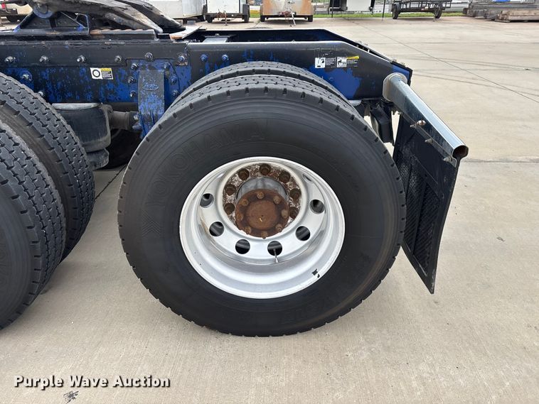image for item FG0470 2016 Peterbilt 567 semi truck