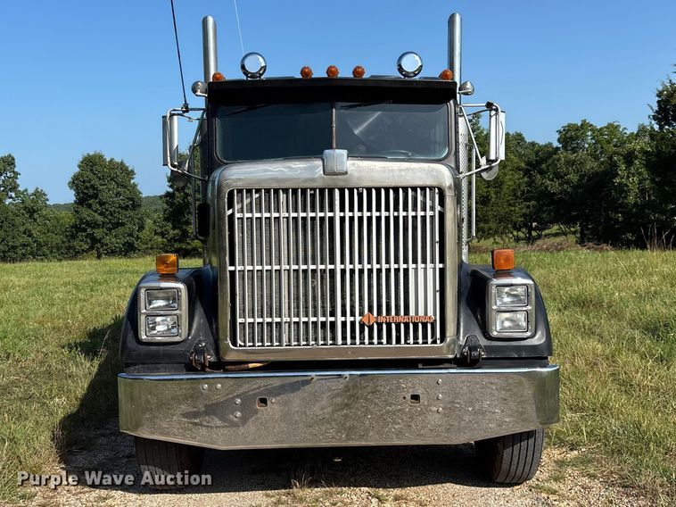 image for item FG0538 1987 International F-9370 semi truck