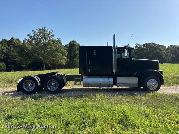 image for item FG0538 1987 International F-9370 semi truck