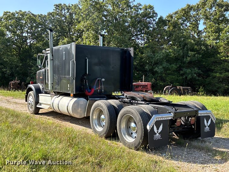 image for item FG0538 1987 International F-9370 semi truck