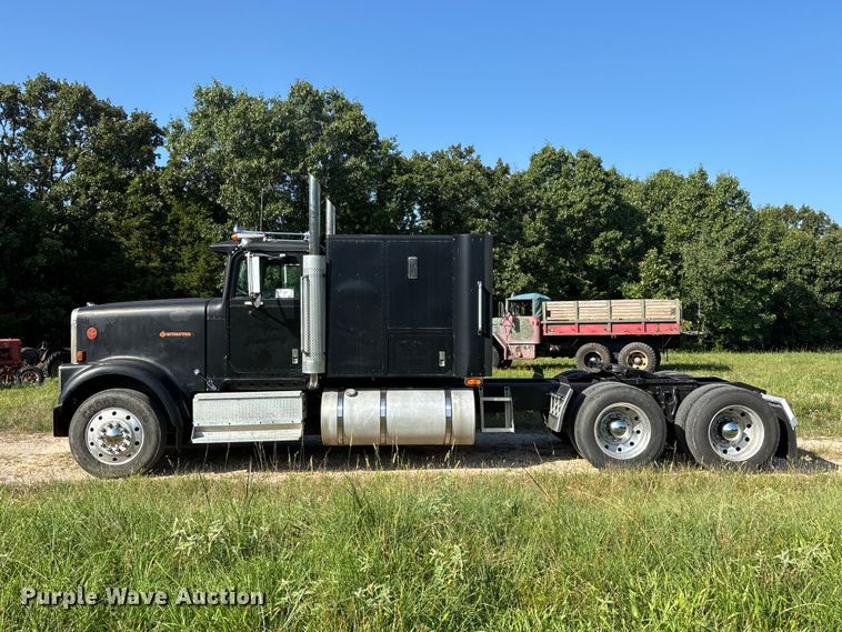 image for item FG0538 1987 International F-9370 semi truck