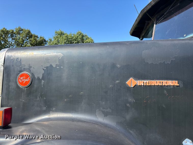 image for item FG0538 1987 International F-9370 semi truck