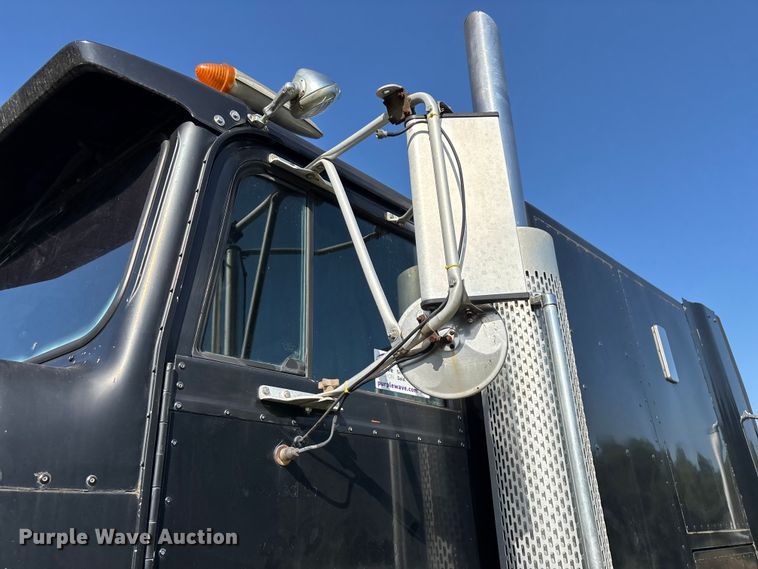 image for item FG0538 1987 International F-9370 semi truck