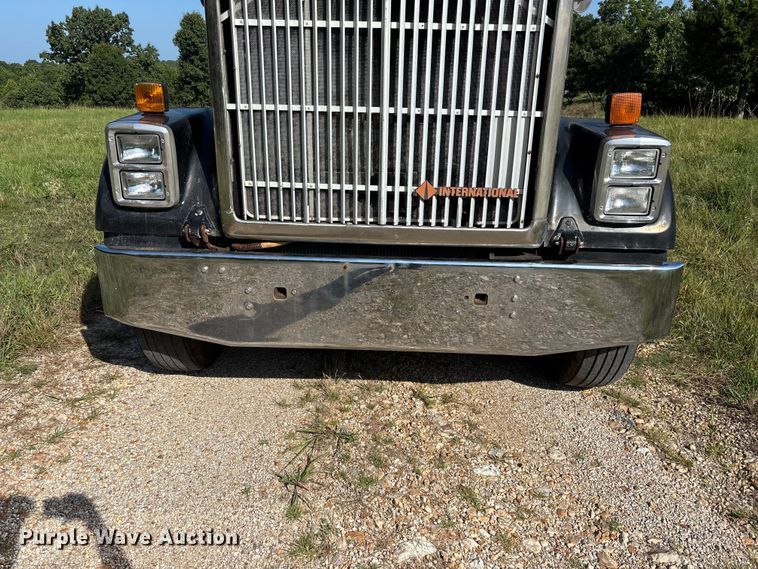 image for item FG0538 1987 International F-9370 semi truck
