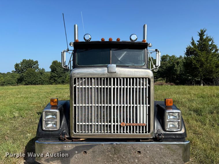 image for item FG0538 1987 International F-9370 semi truck