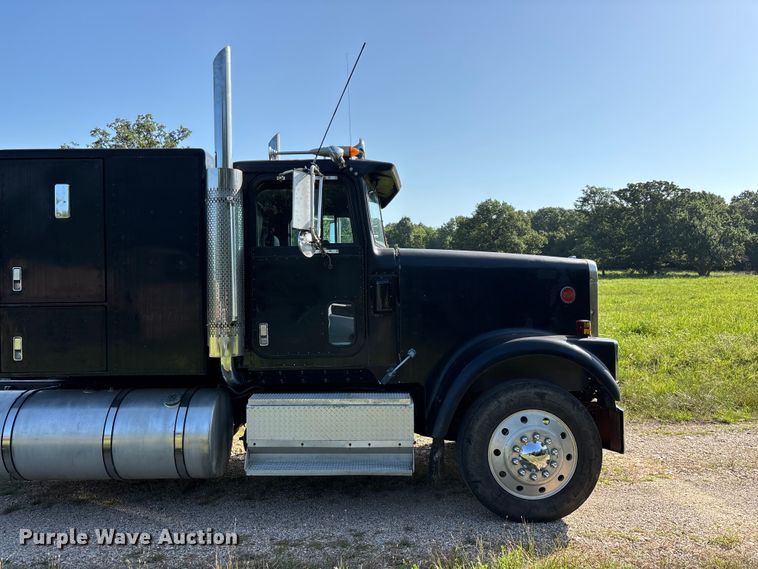 image for item FG0538 1987 International F-9370 semi truck