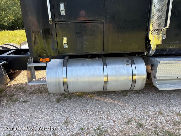 image for item FG0538 1987 International F-9370 semi truck