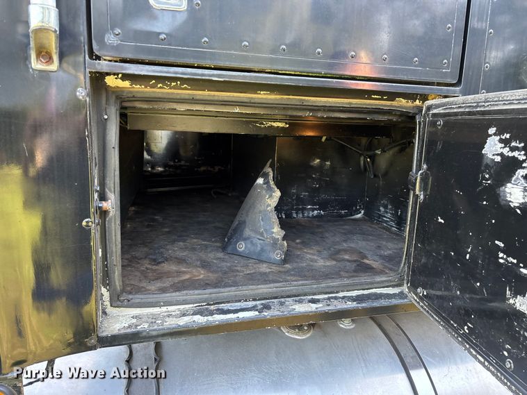 image for item FG0538 1987 International F-9370 semi truck