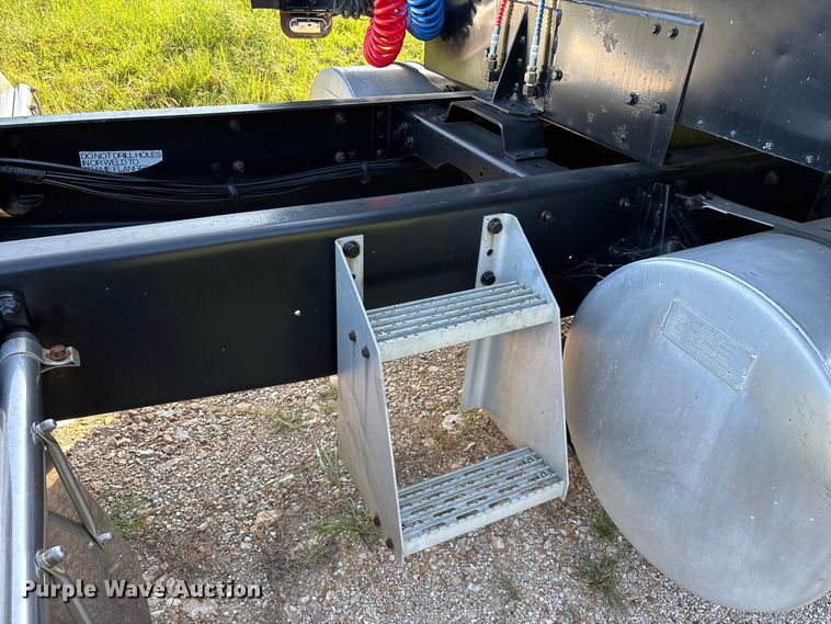 image for item FG0538 1987 International F-9370 semi truck