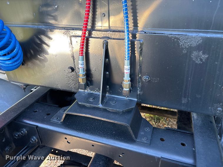 image for item FG0538 1987 International F-9370 semi truck