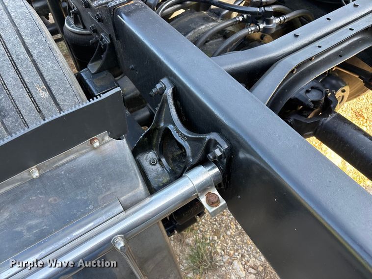 image for item FG0538 1987 International F-9370 semi truck