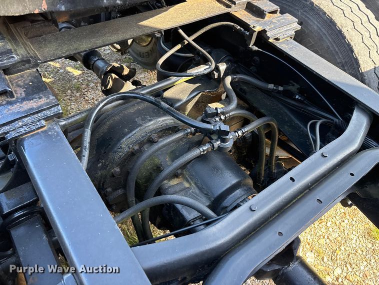 image for item FG0538 1987 International F-9370 semi truck