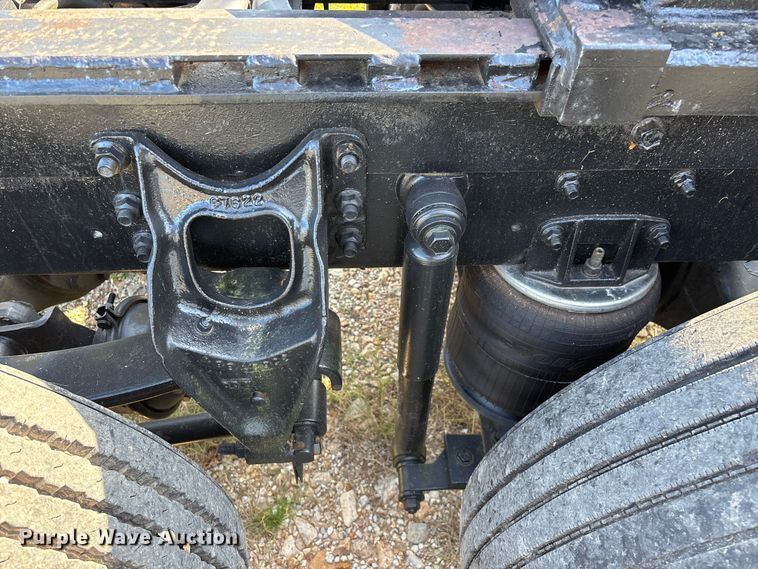 image for item FG0538 1987 International F-9370 semi truck