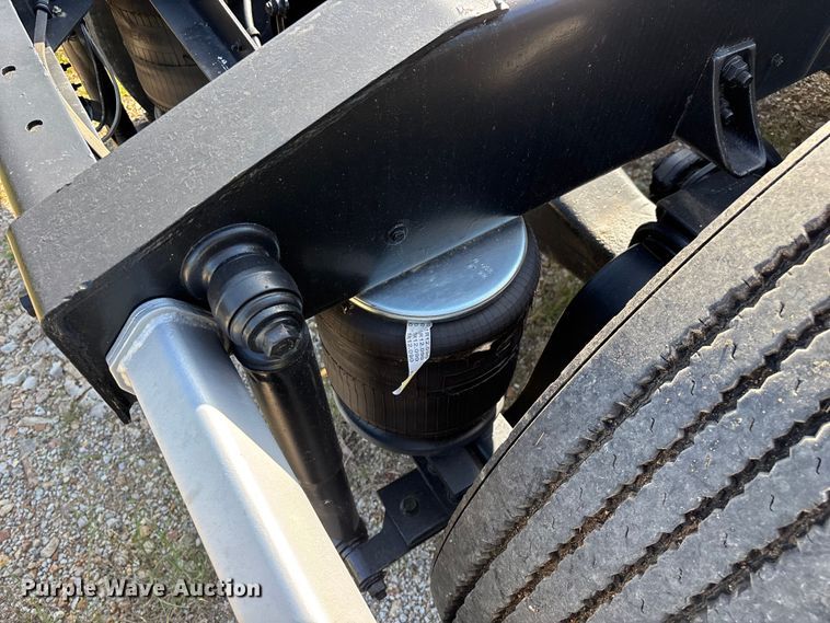 image for item FG0538 1987 International F-9370 semi truck