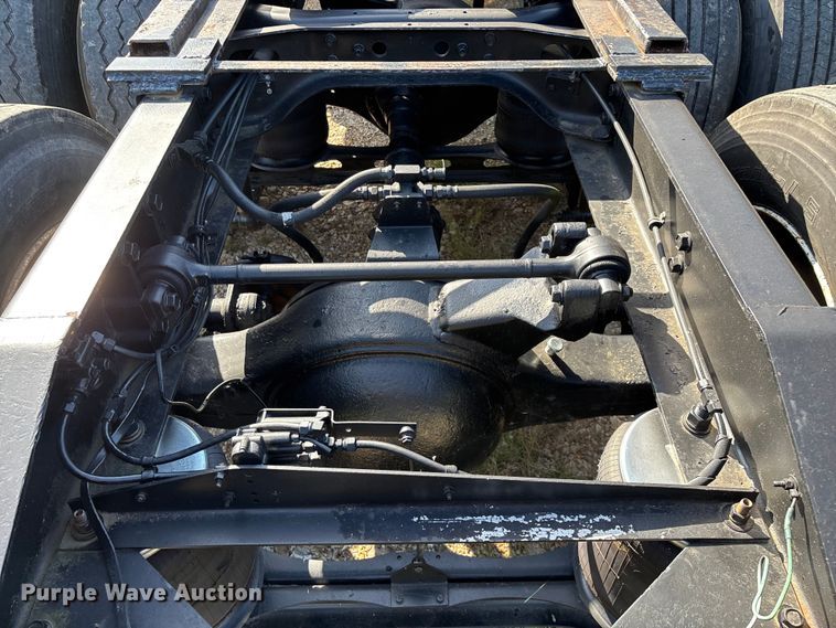 image for item FG0538 1987 International F-9370 semi truck