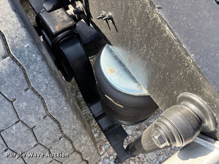 image for item FG0538 1987 International F-9370 semi truck