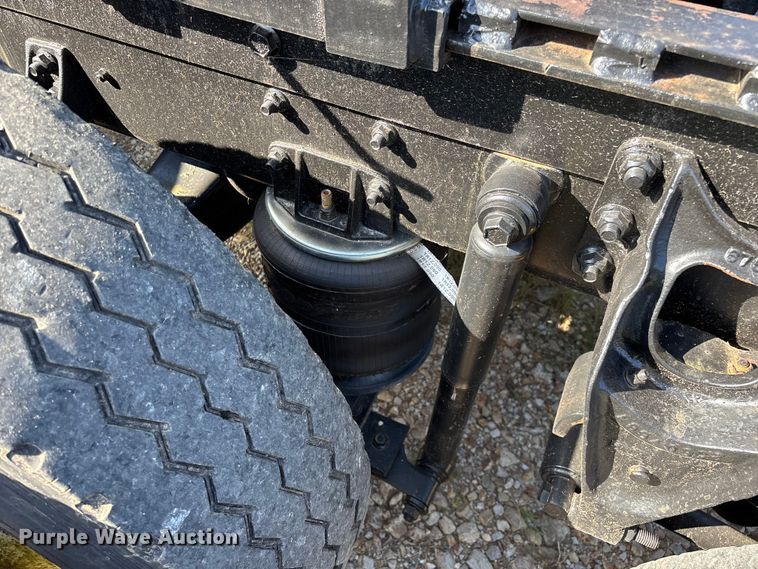 image for item FG0538 1987 International F-9370 semi truck
