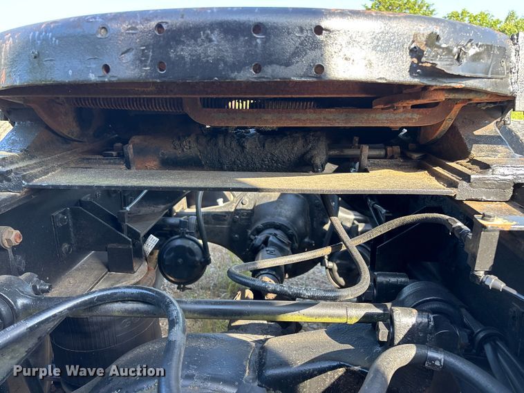 image for item FG0538 1987 International F-9370 semi truck