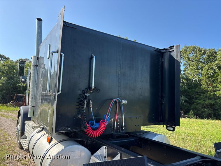 image for item FG0538 1987 International F-9370 semi truck