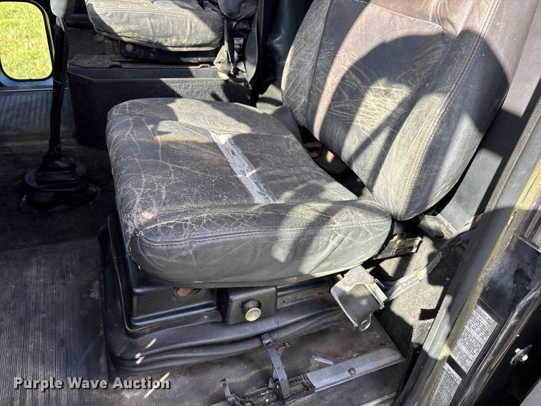 image for item FG0538 1987 International F-9370 semi truck