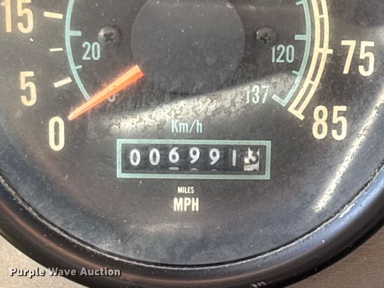 image for item FG0538 1987 International F-9370 semi truck