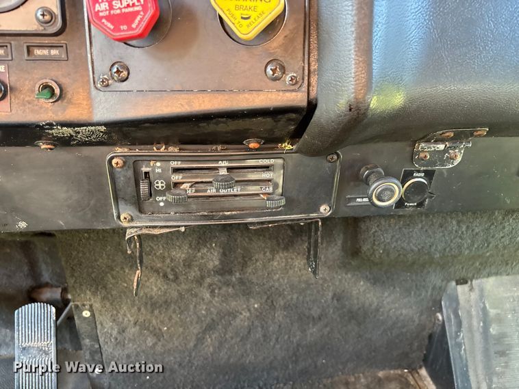 image for item FG0538 1987 International F-9370 semi truck