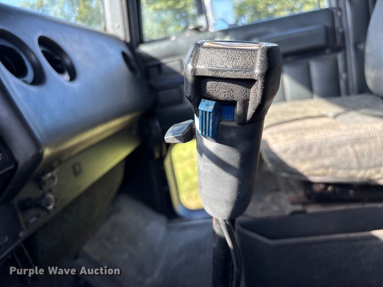 image for item FG0538 1987 International F-9370 semi truck