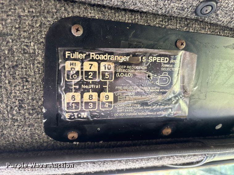 image for item FG0538 1987 International F-9370 semi truck