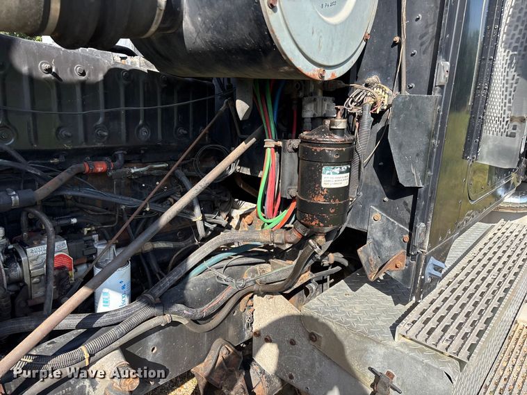 image for item FG0538 1987 International F-9370 semi truck