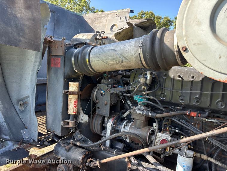 image for item FG0538 1987 International F-9370 semi truck