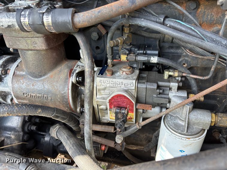 image for item FG0538 1987 International F-9370 semi truck