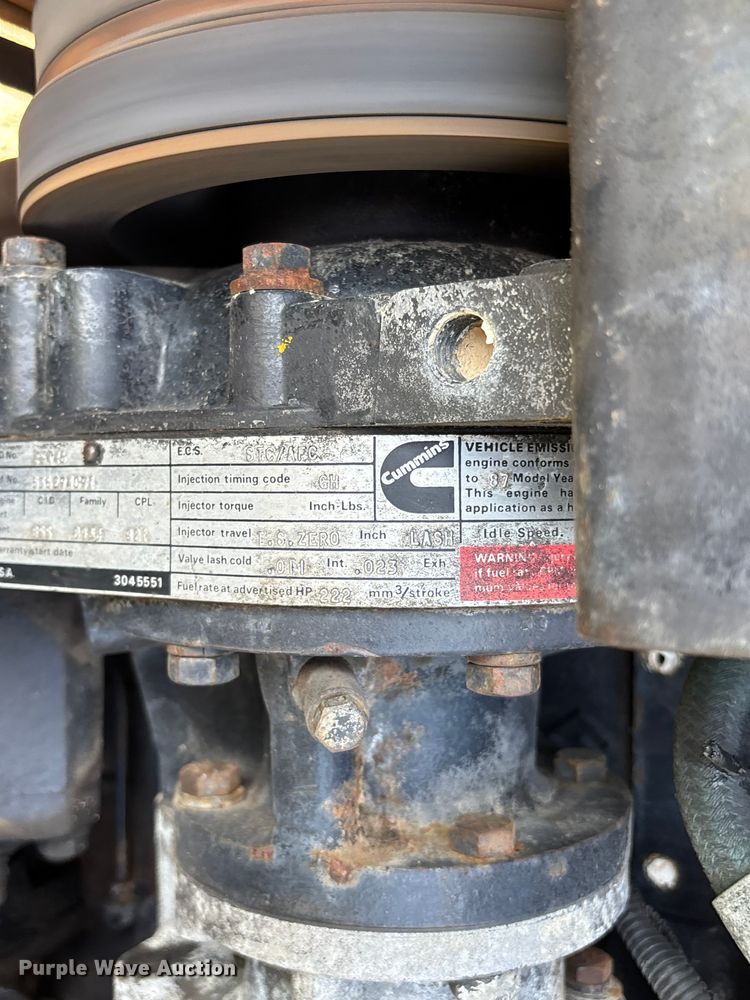 image for item FG0538 1987 International F-9370 semi truck