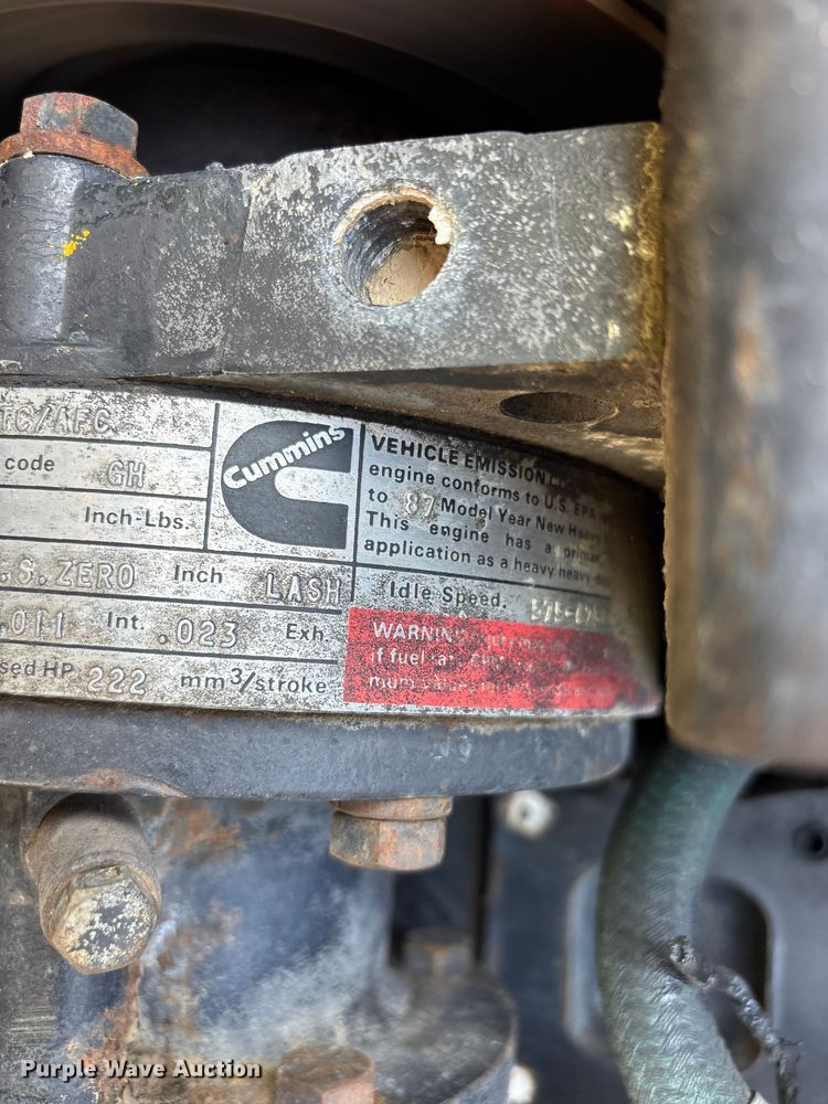 image for item FG0538 1987 International F-9370 semi truck