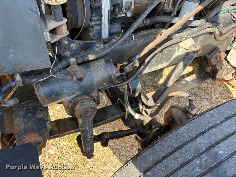 image for item FG0538 1987 International F-9370 semi truck