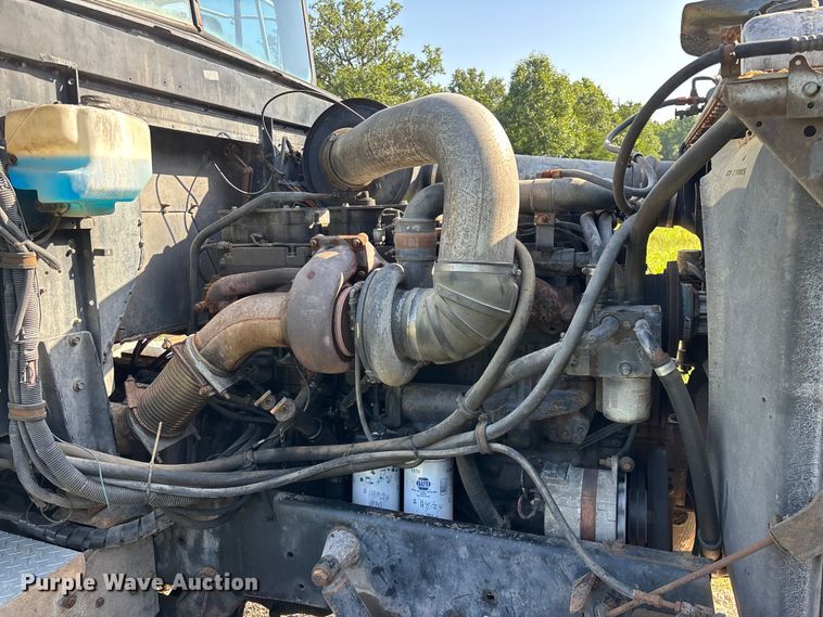 image for item FG0538 1987 International F-9370 semi truck