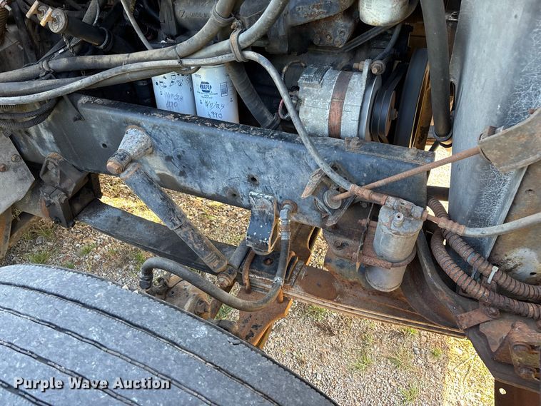 image for item FG0538 1987 International F-9370 semi truck