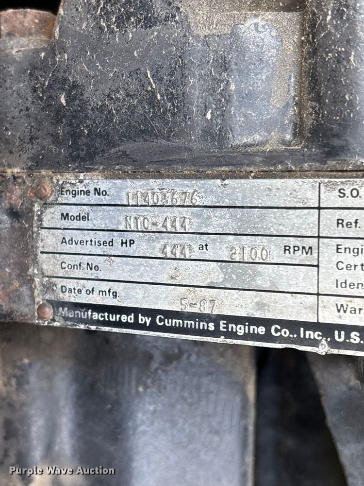 image for item FG0538 1987 International F-9370 semi truck