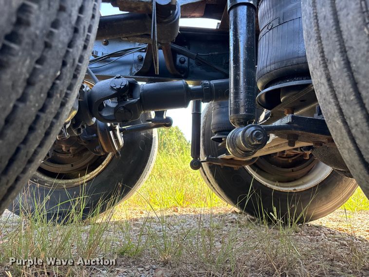 image for item FG0538 1987 International F-9370 semi truck