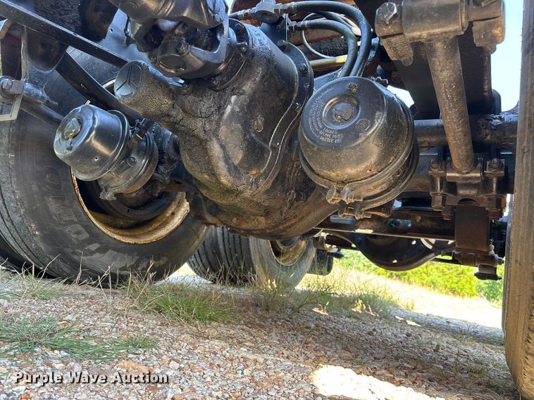 image for item FG0538 1987 International F-9370 semi truck