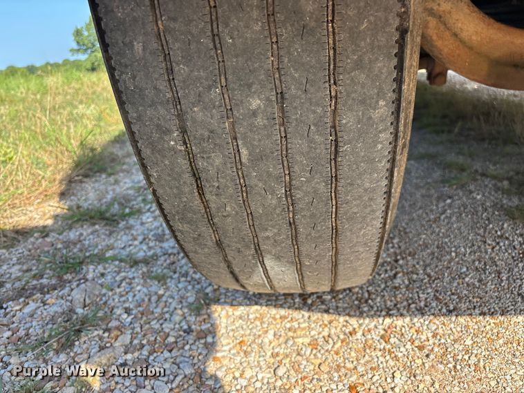 image for item FG0538 1987 International F-9370 semi truck