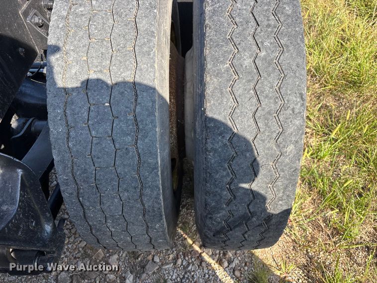 image for item FG0538 1987 International F-9370 semi truck