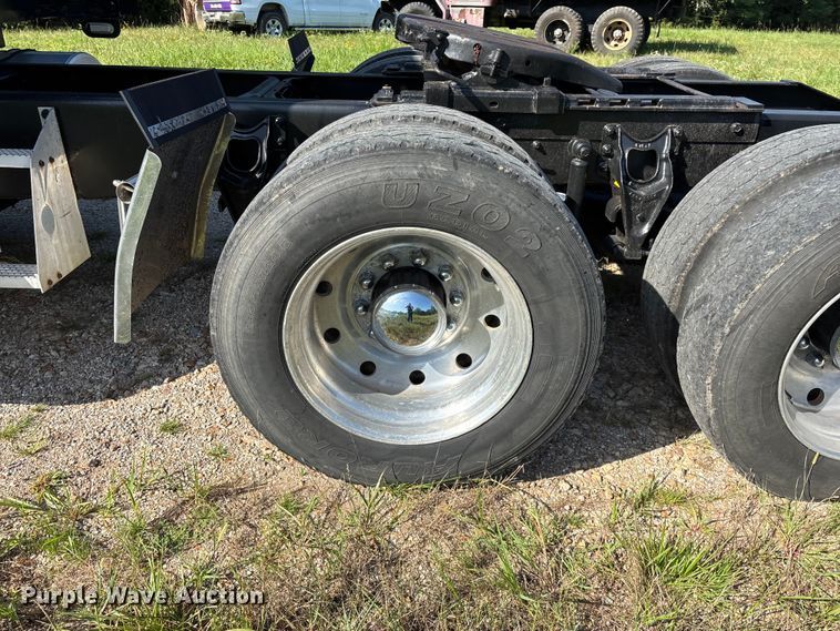 image for item FG0538 1987 International F-9370 semi truck